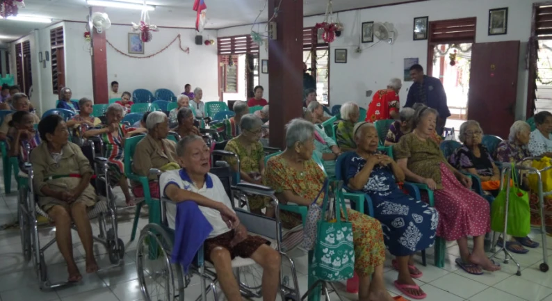 Social Ministries Kunjungan ke Panti Sasana Tresna Werdha Caritas Bekasi Timur - January 2017 4 p1240679