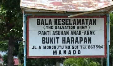 Kunjungan ke panti asuhan Bukit Harapan  Maret 2011 Manado  Sulawesi Utara